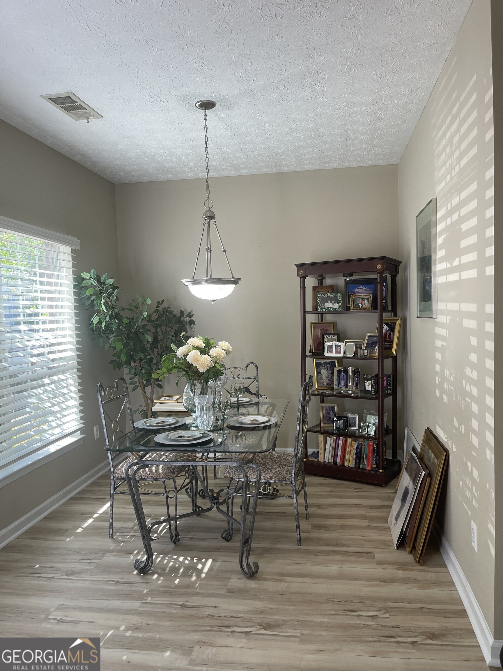 4911 Walden Lake Square Property Photo 2