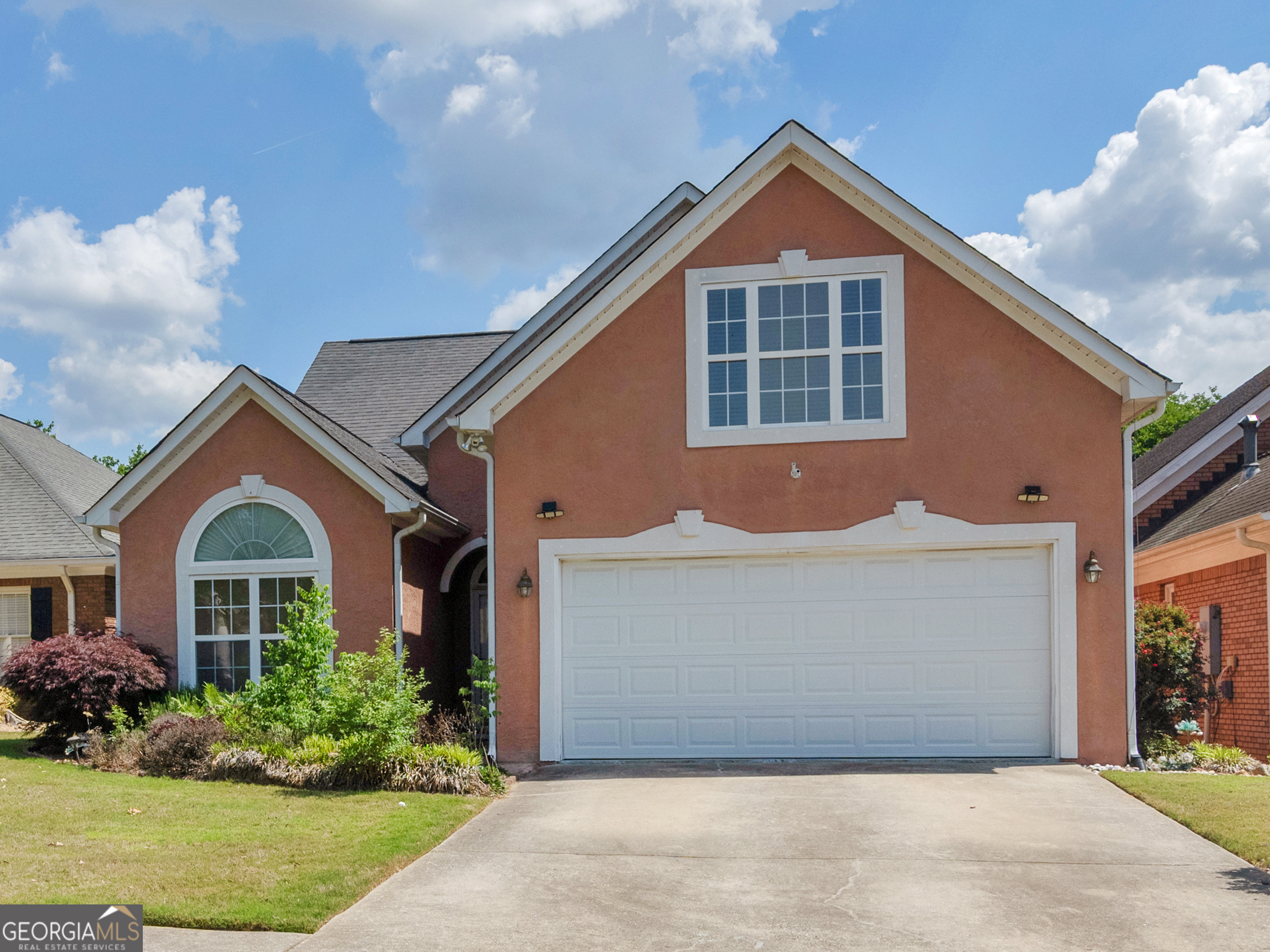 102 Carron Lane Property Photo 1