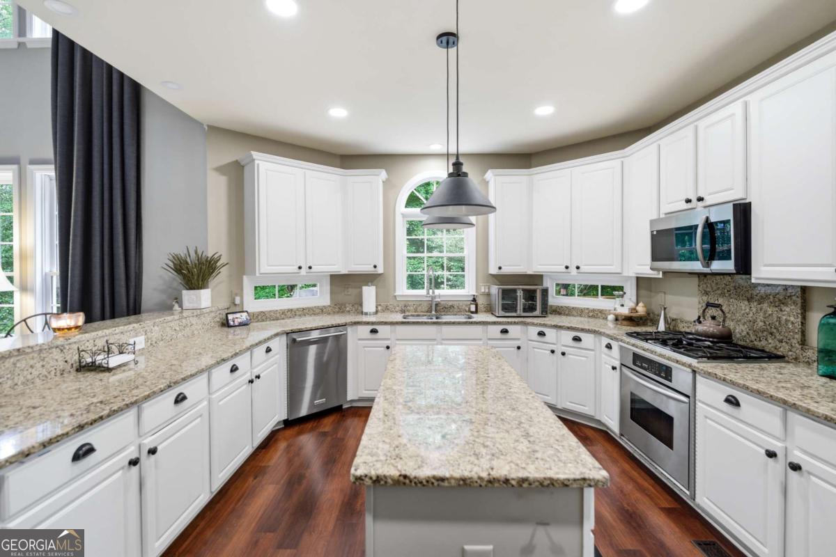 230 Park Creek Drive Property Photo 18