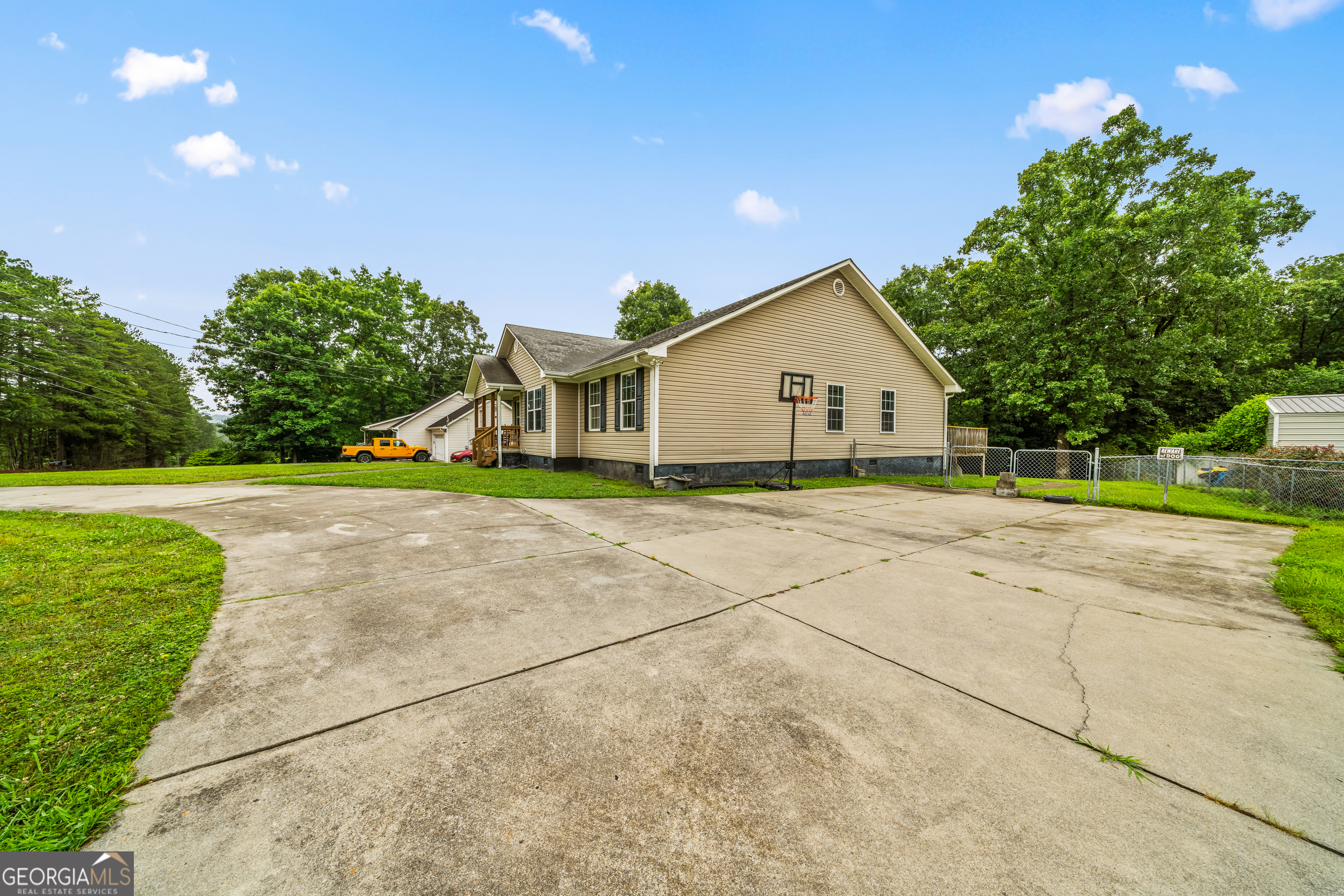 530 Pleasant Valley Road Se Property Photo 4