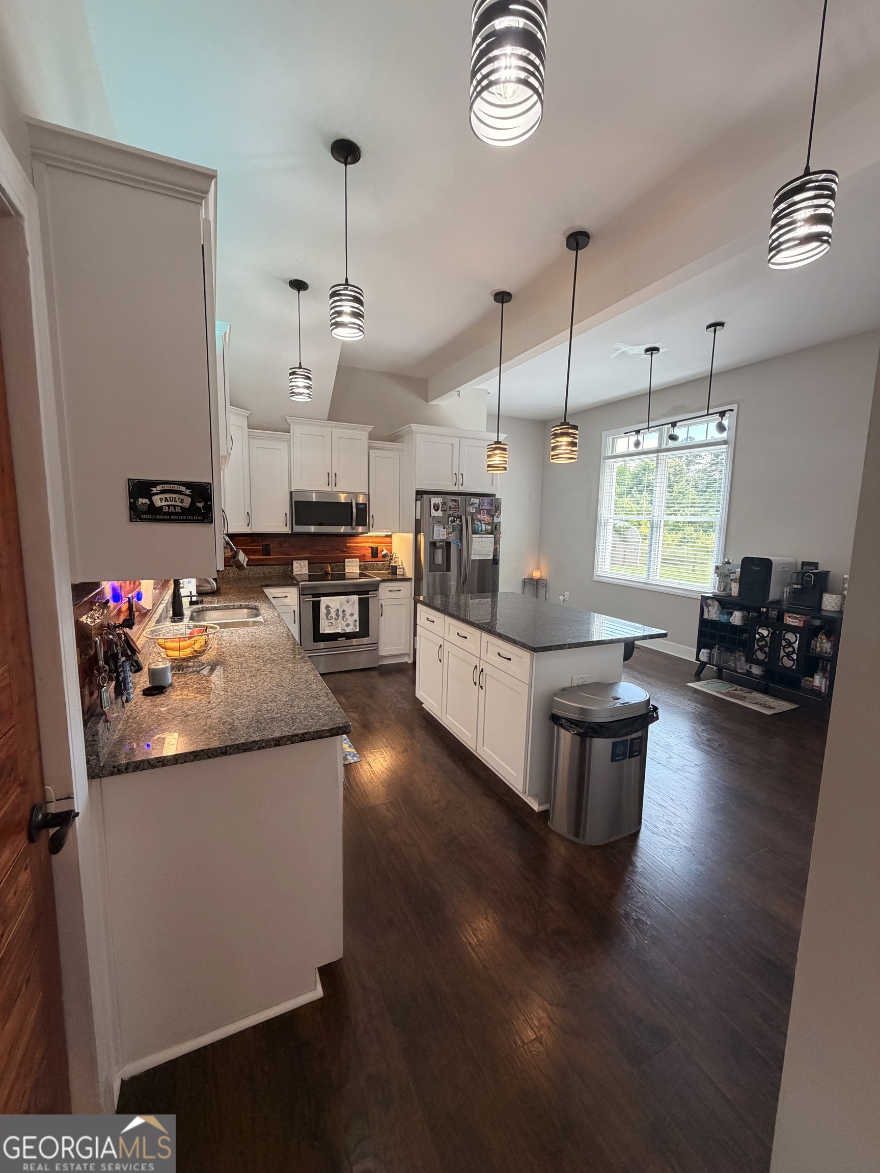 892 Perimeter Road Property Photo 13