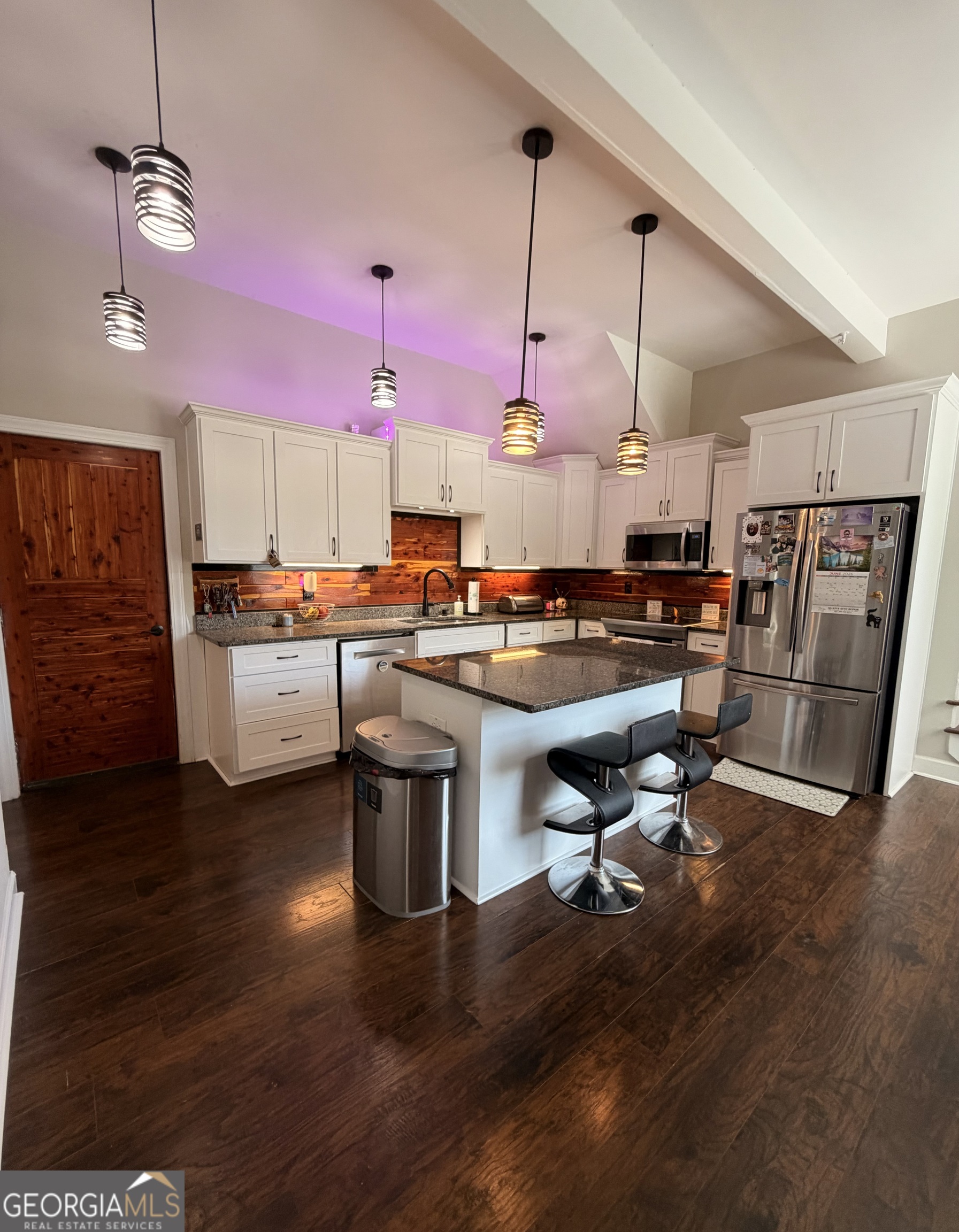 892 Perimeter Road Property Photo 14