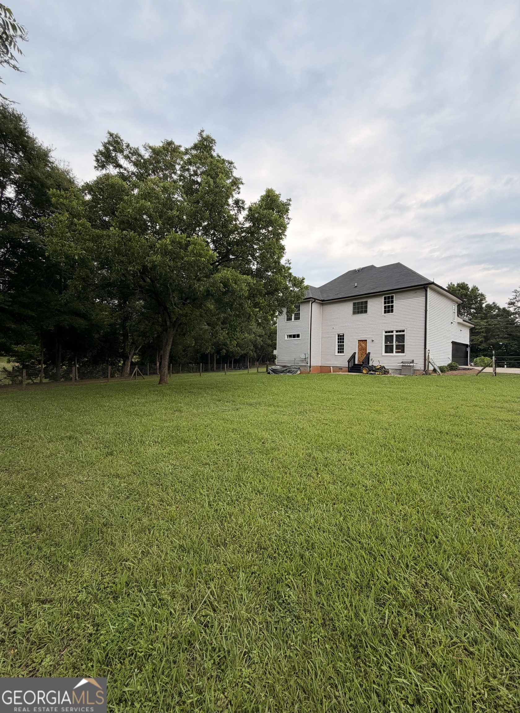892 Perimeter Road Property Photo 32