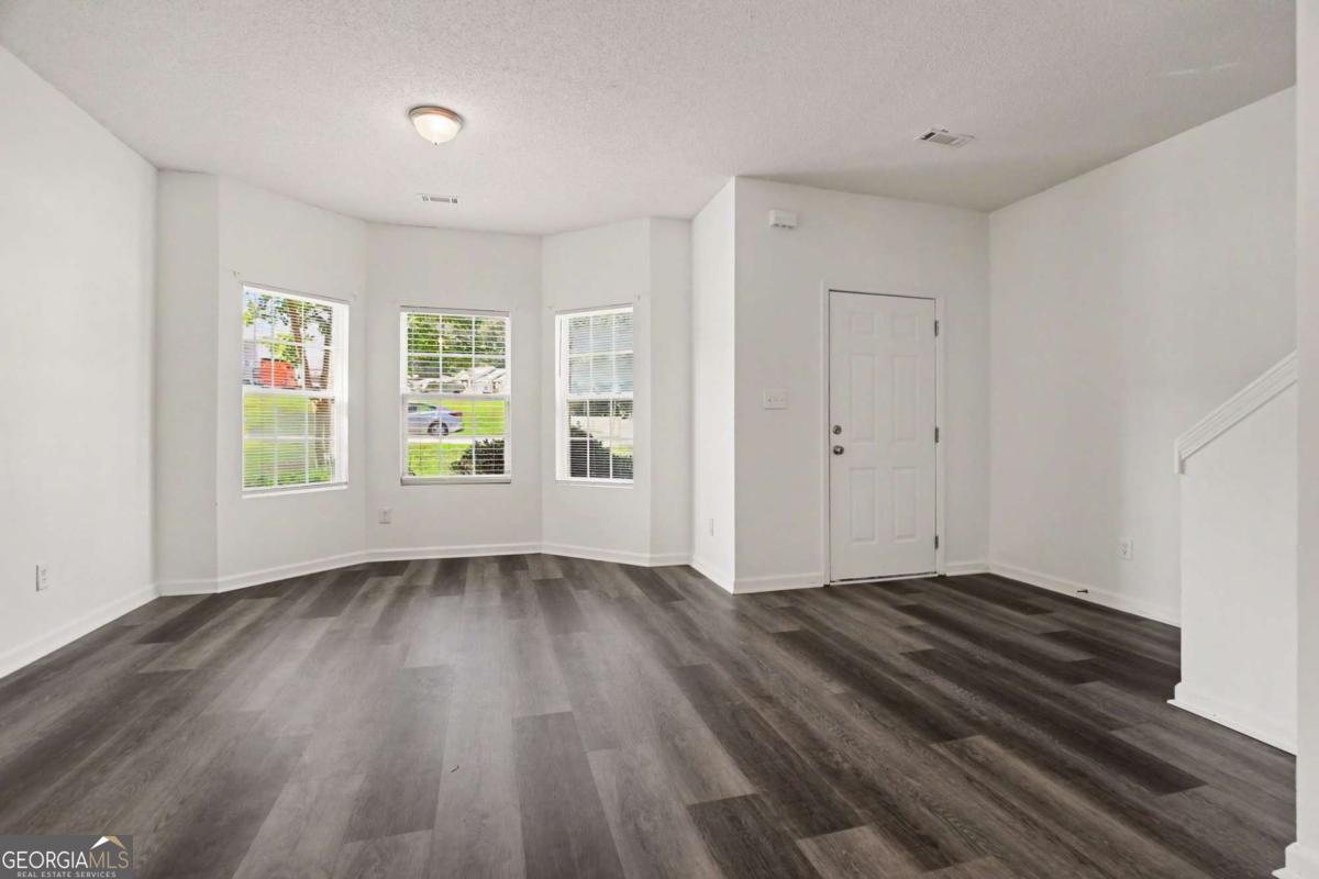 5305 Oakley Commons Boulevard Property Photo 6
