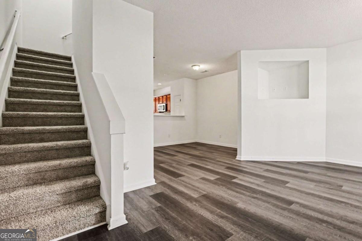 5305 Oakley Commons Boulevard Property Photo 7