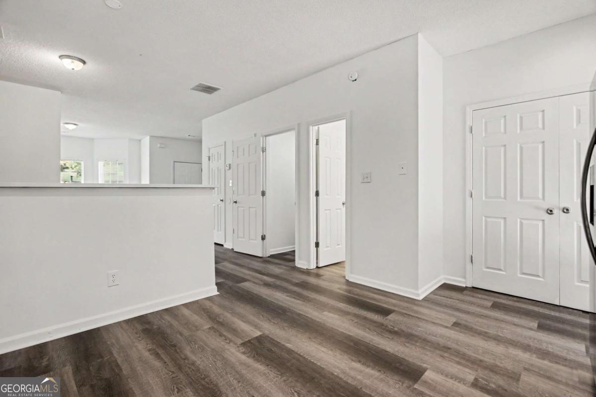 5305 Oakley Commons Boulevard Property Photo 9