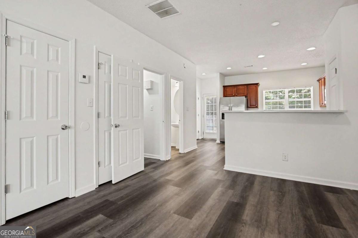 5305 Oakley Commons Boulevard Property Photo 10