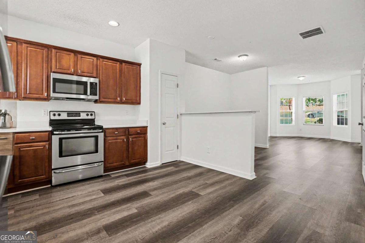 5305 Oakley Commons Boulevard Property Photo 13