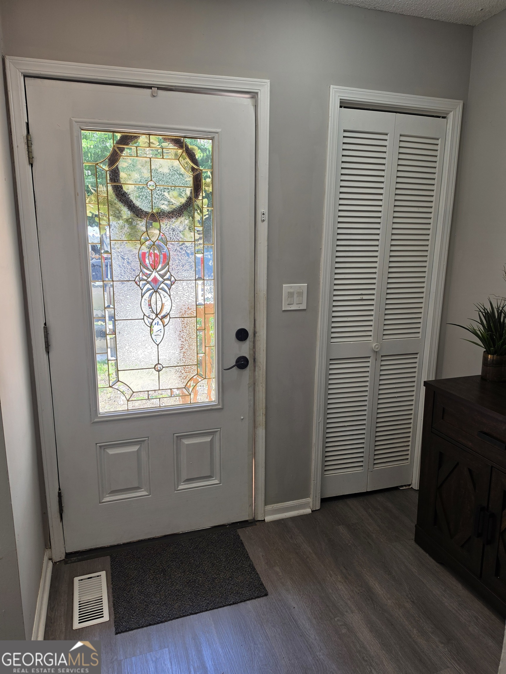 102 Oak Place Property Photo 3