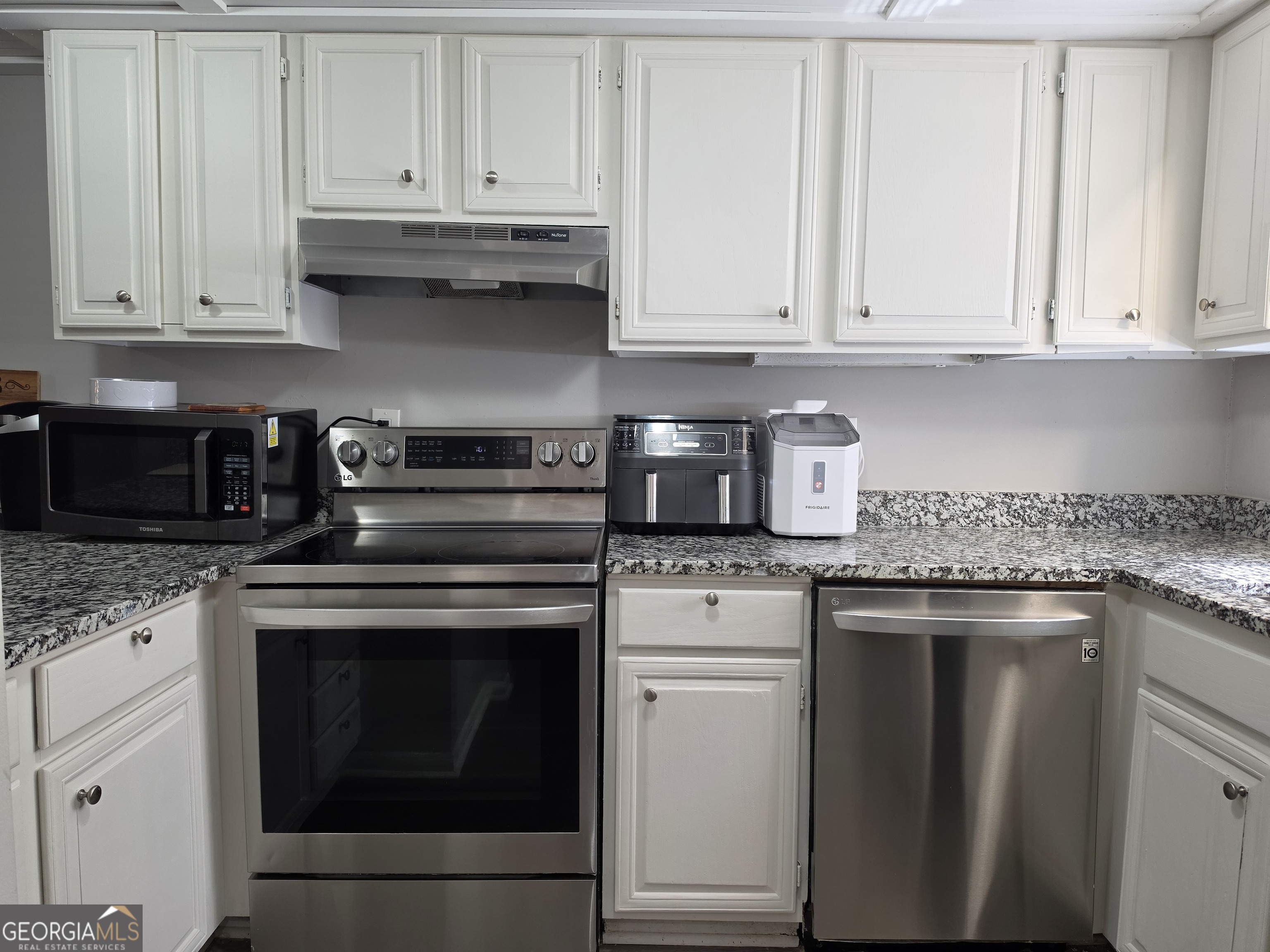 102 Oak Place Property Photo 5
