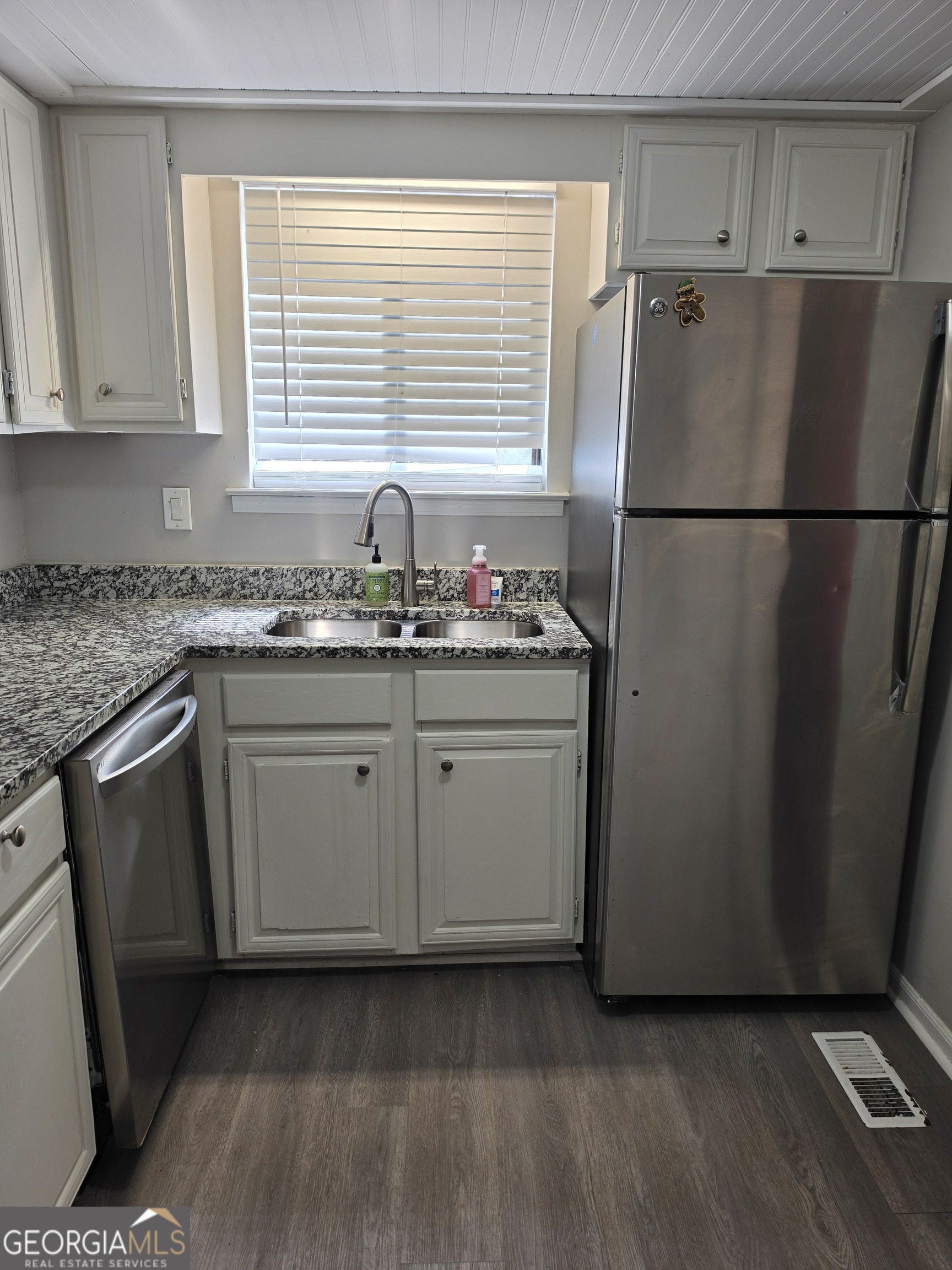 102 Oak Place Property Photo 6