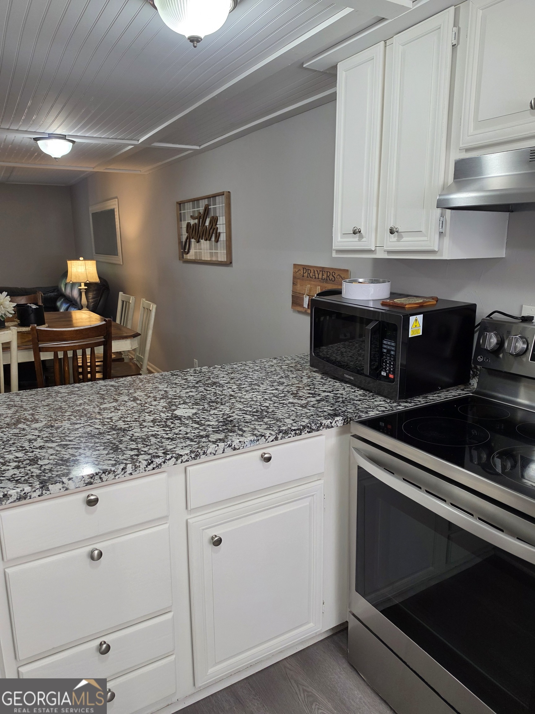 102 Oak Place Property Photo 7