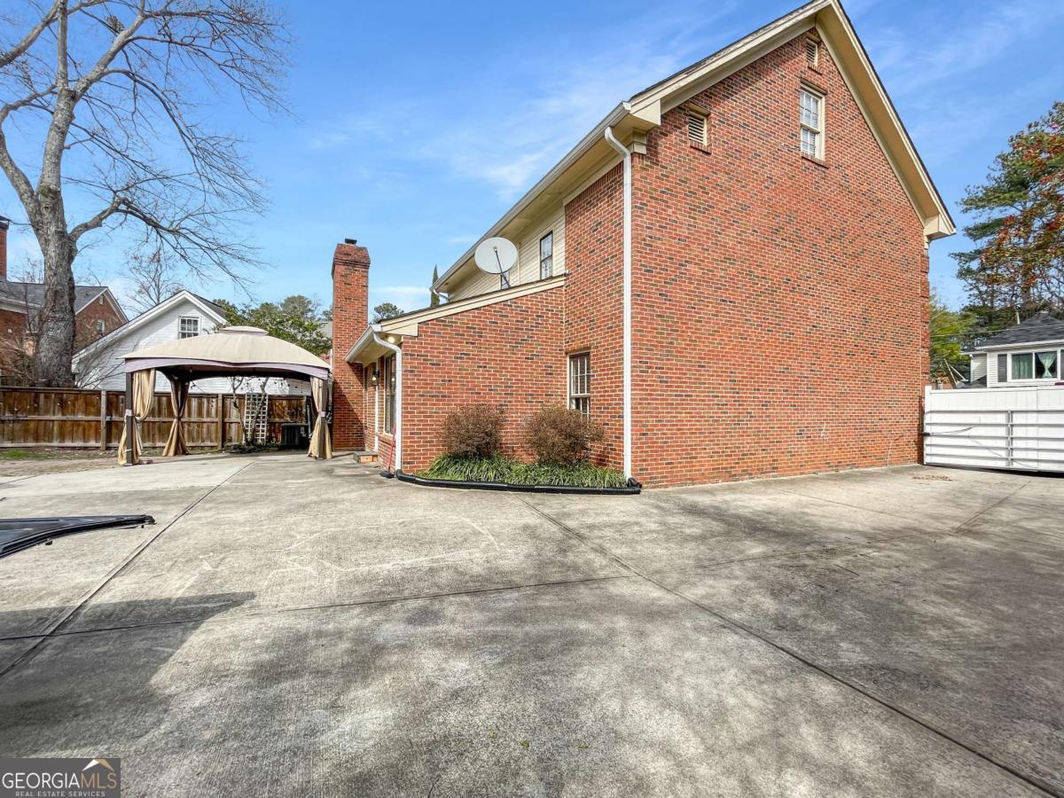3145 Queens Walk Ne Property Photo 2