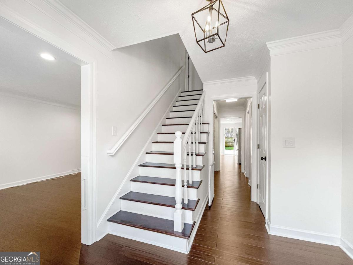 3145 Queens Walk Ne Property Photo 5