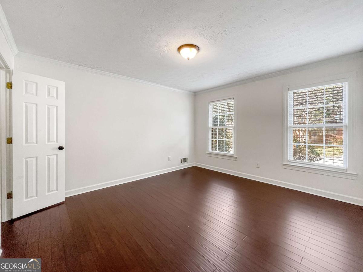 3145 Queens Walk Ne Property Photo 8