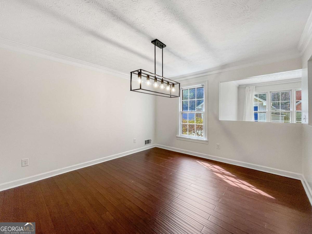 3145 Queens Walk Ne Property Photo 13