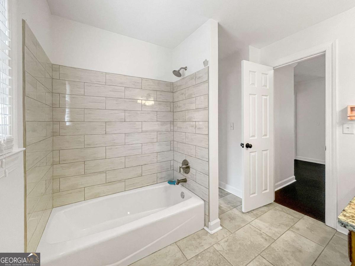 3145 Queens Walk Ne Property Photo 34