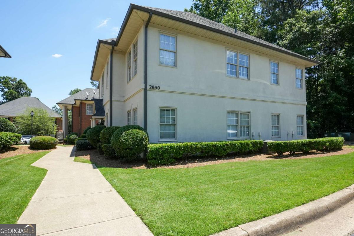 2850 Johnson Ferry Road # 100 Property Photo 3