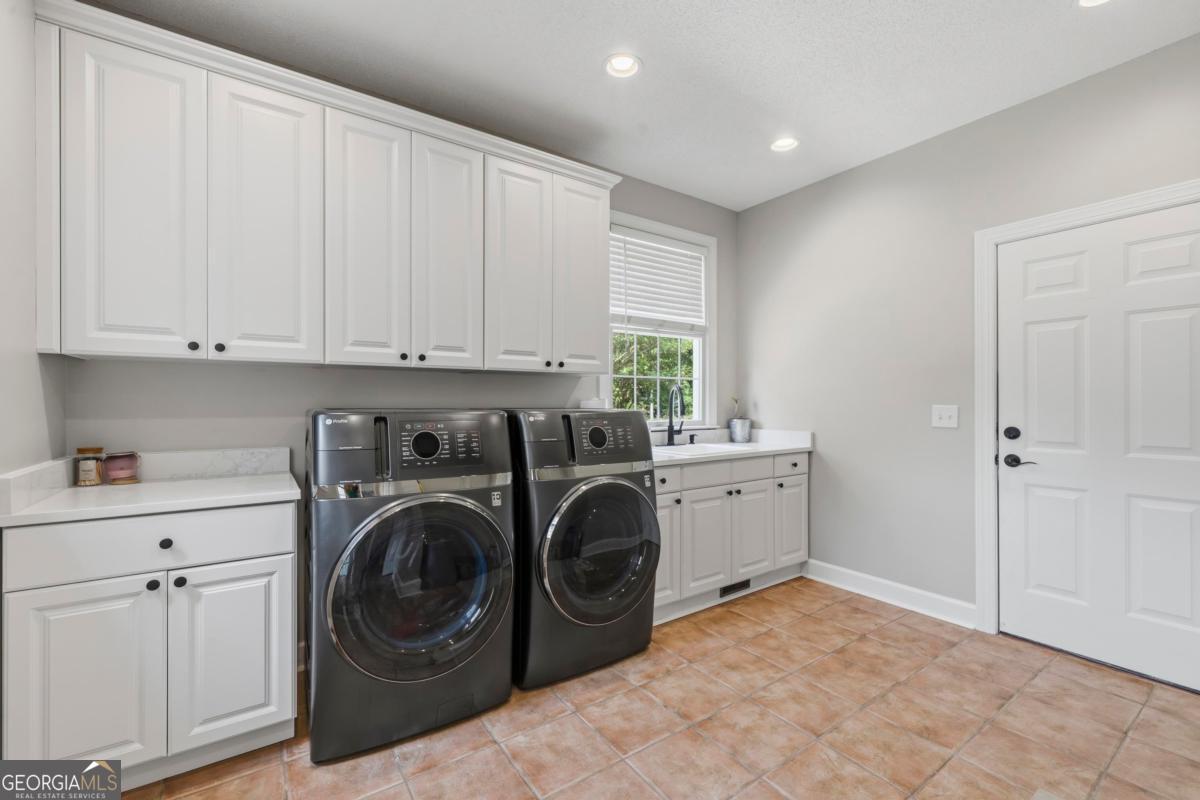 1361 West Broad Street Property Photo 18