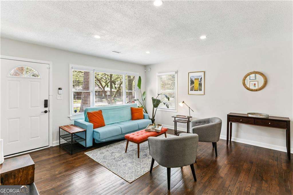 1767 Lynn Lane Property Photo 1