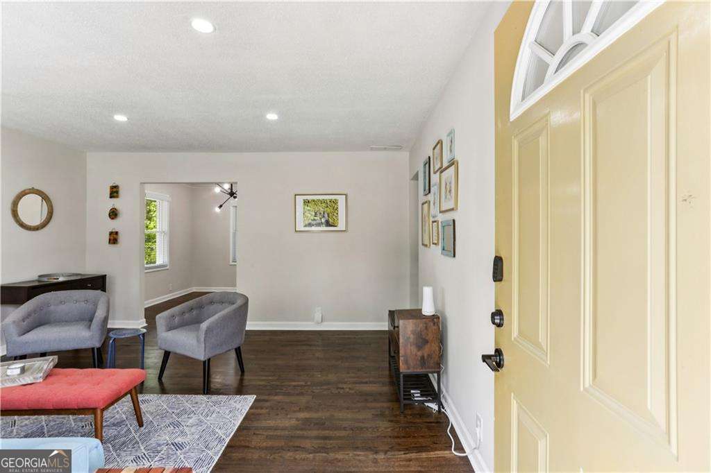 1767 Lynn Lane Property Photo 3