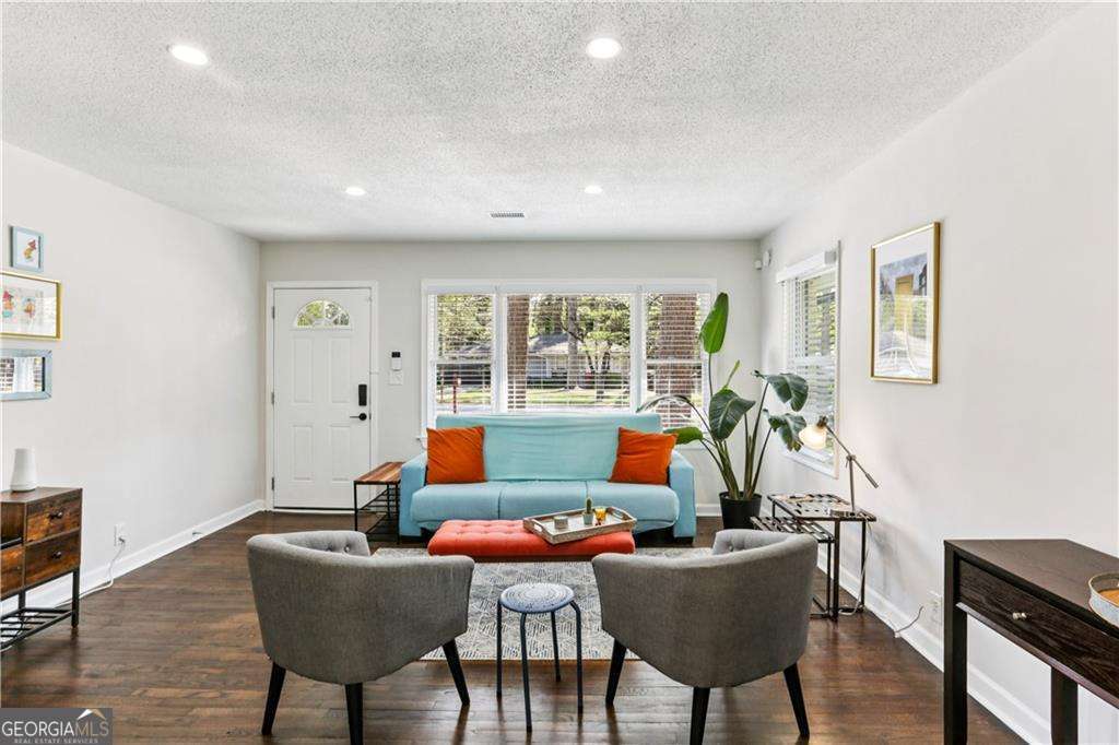 1767 Lynn Lane Property Photo 4