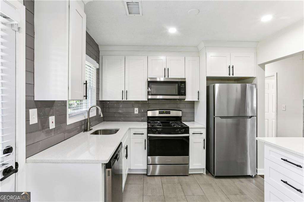 1767 Lynn Lane Property Photo 8