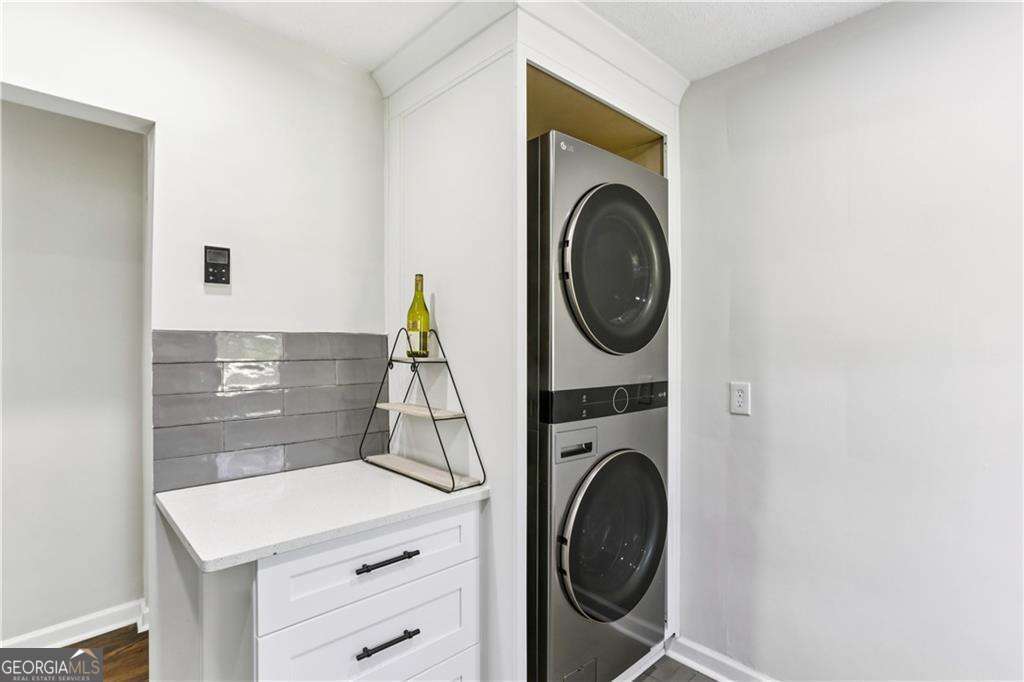 1767 Lynn Lane Property Photo 9