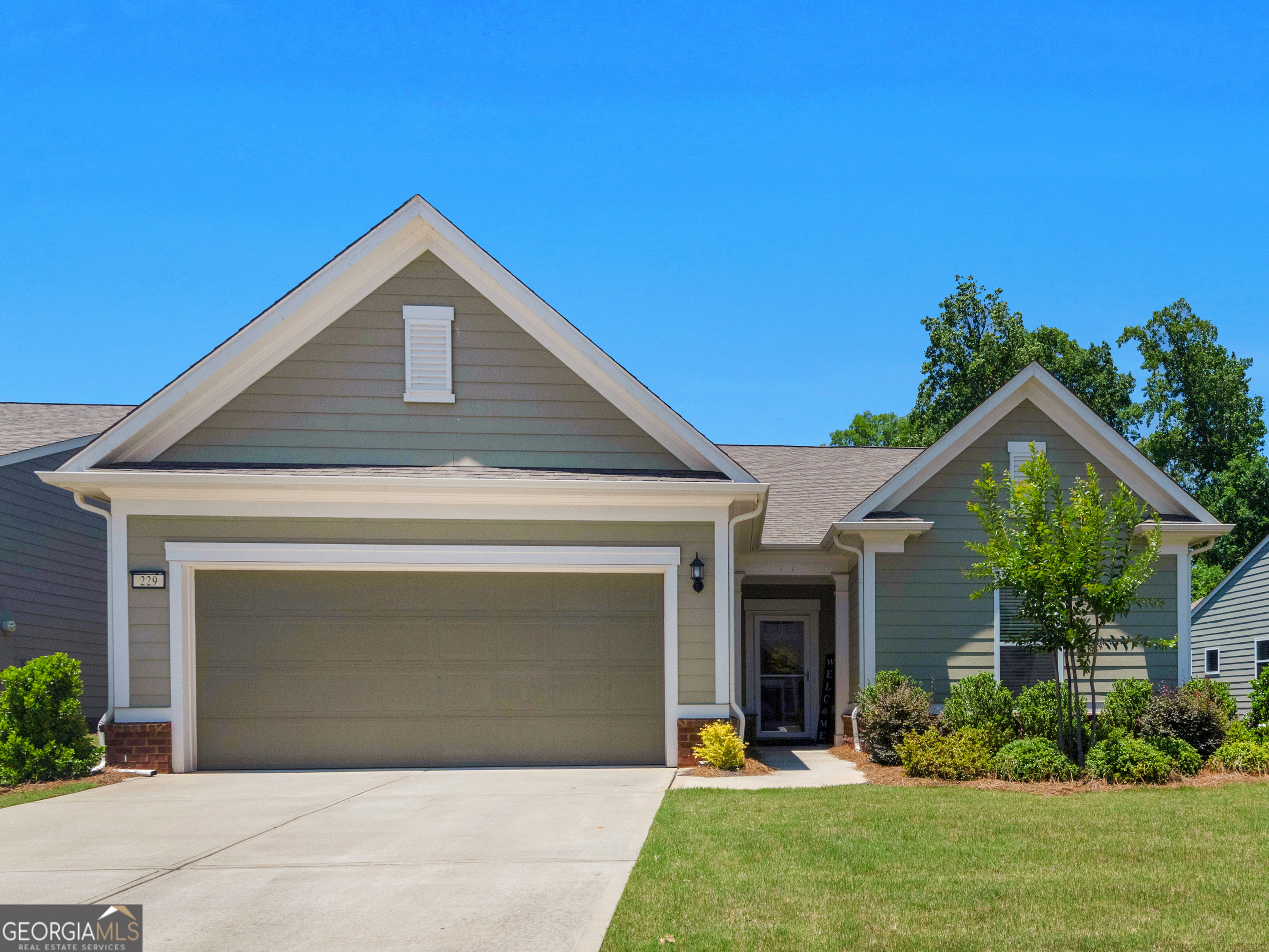 229 Nuttall Drive Property Photo 1