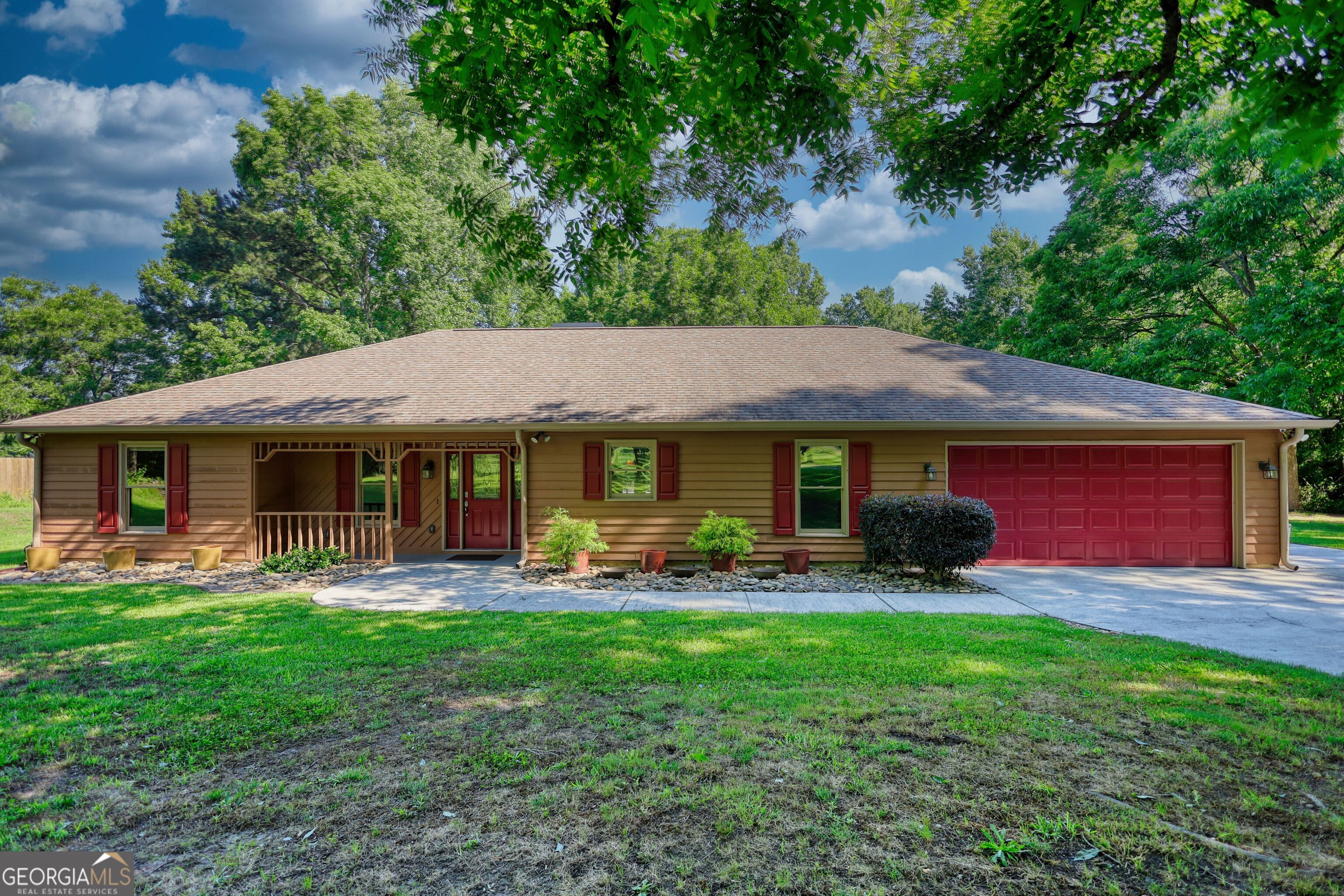 647 E Mays Road Property Photo 1