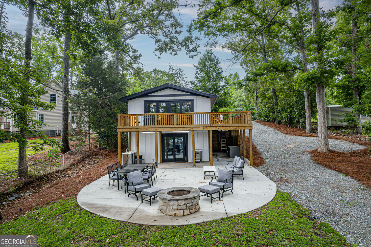 233 Lakeshore Drive Property Photo 1