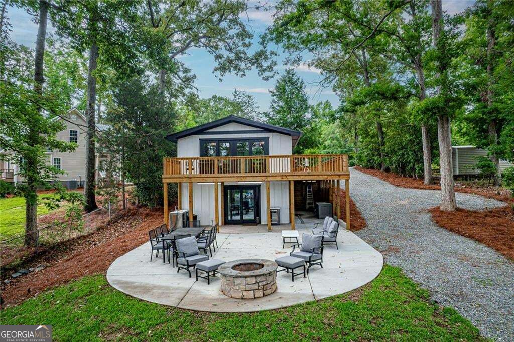 233 Lakeshore Drive Property Photo 1