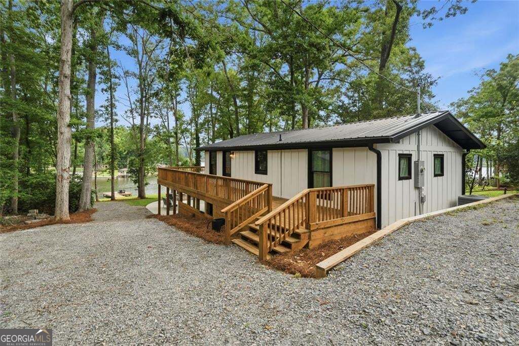 233 Lakeshore Drive Property Photo 5