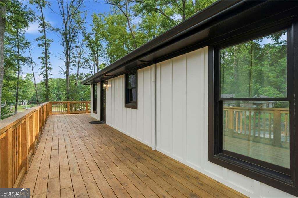 233 Lakeshore Drive Property Photo 6