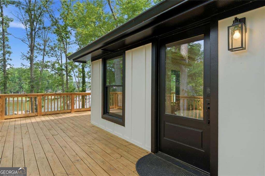 233 Lakeshore Drive Property Photo 7