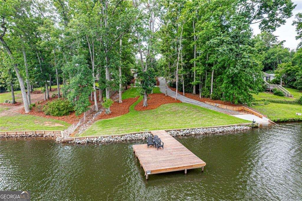 233 Lakeshore Drive Property Photo 11