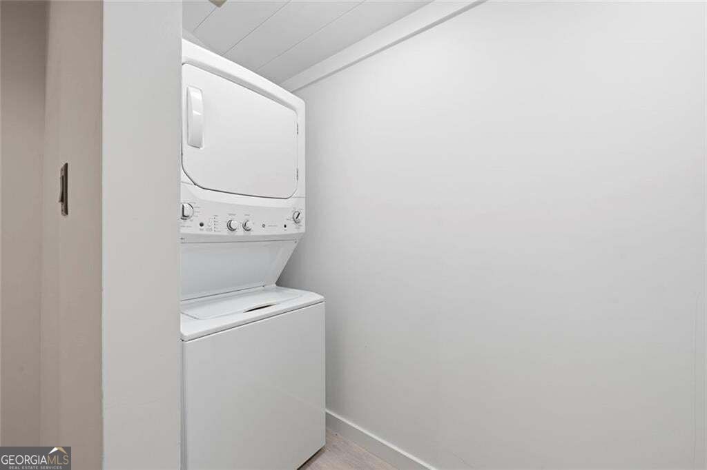 233 Lakeshore Drive Property Photo 30