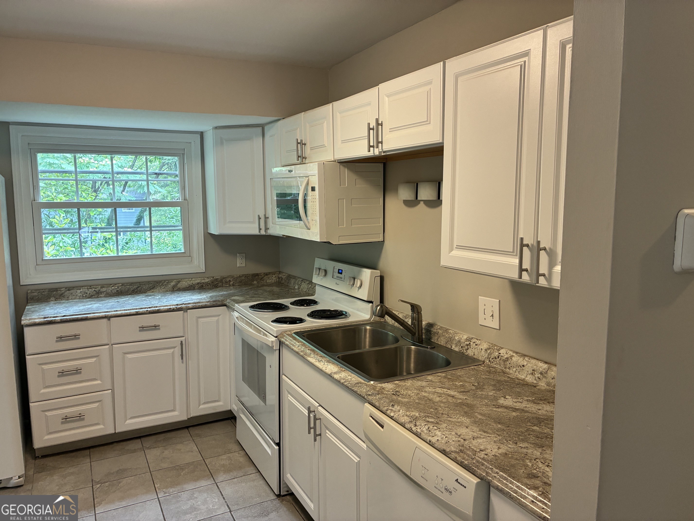 10572 Eagle Drive Property Photo 6