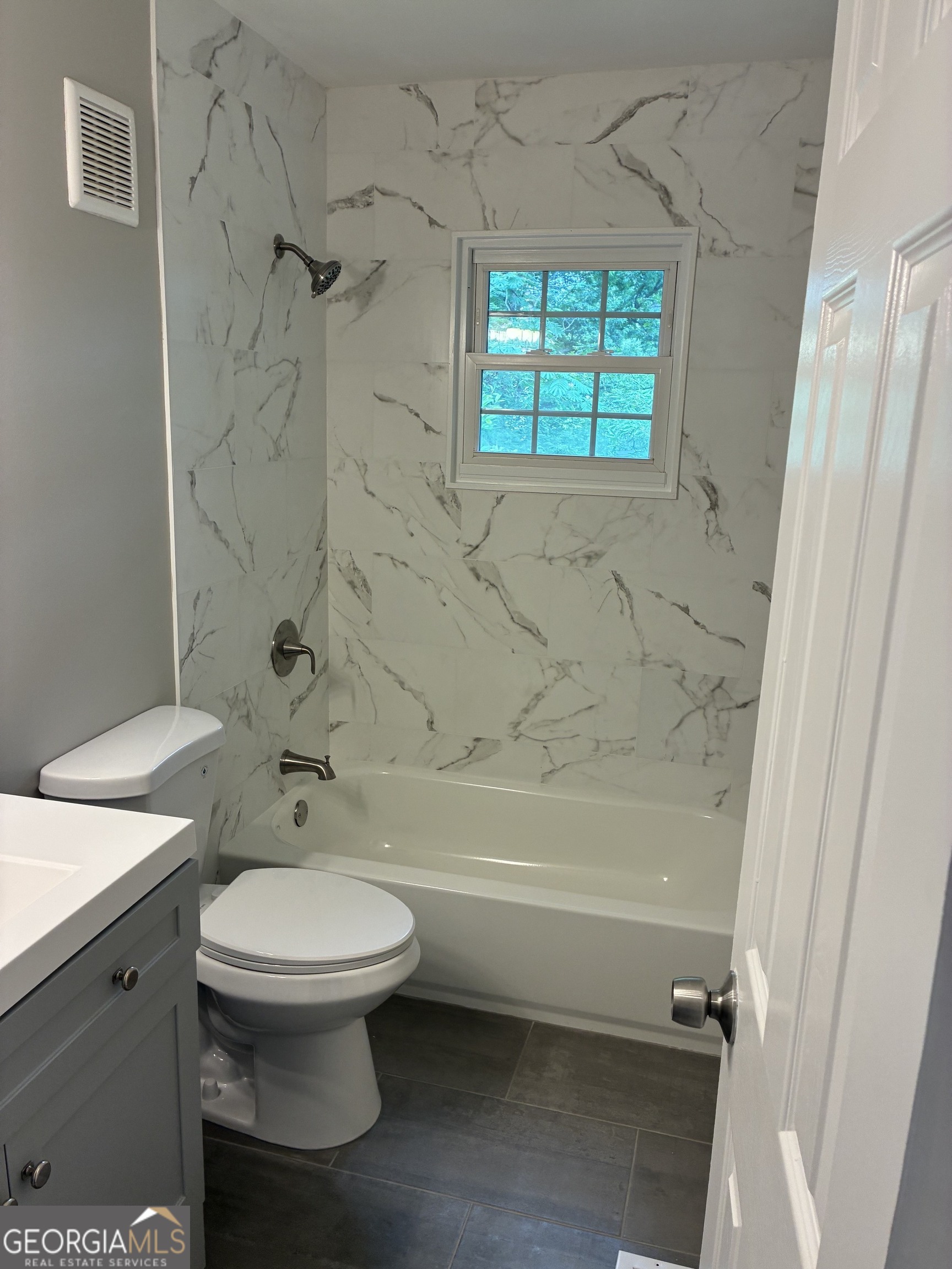 10572 Eagle Drive Property Photo 8