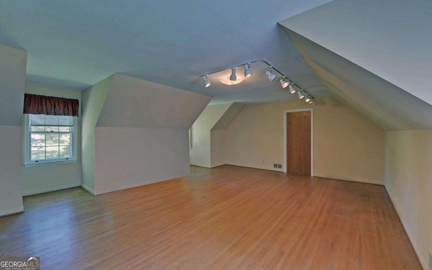 400 Harris Street Property Photo 29