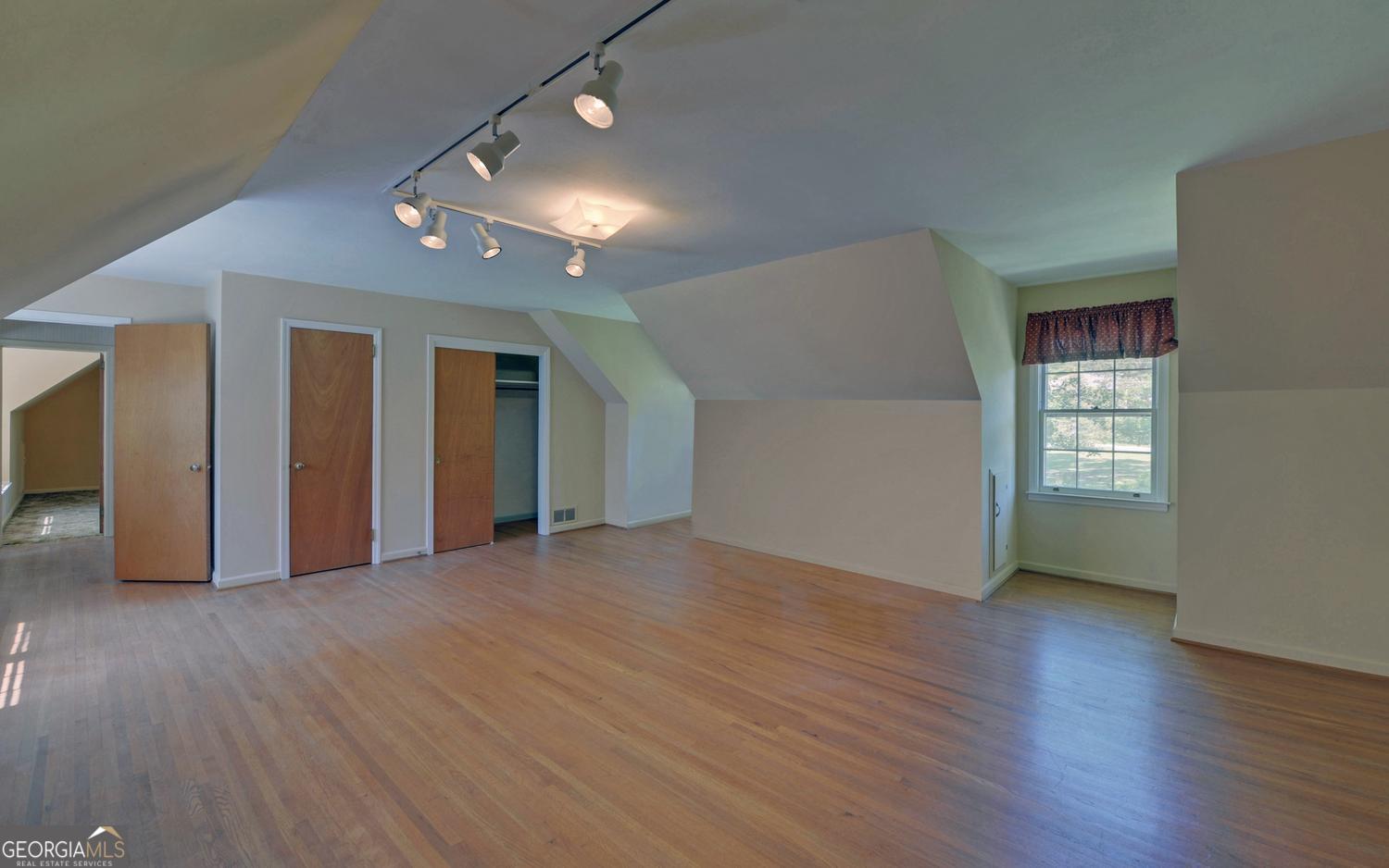 400 Harris Street Property Photo 31