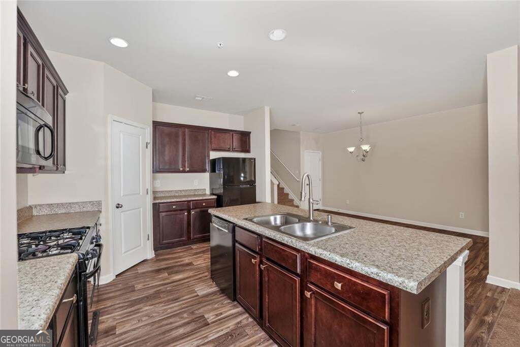 122 Oakview Passage Property Photo 7