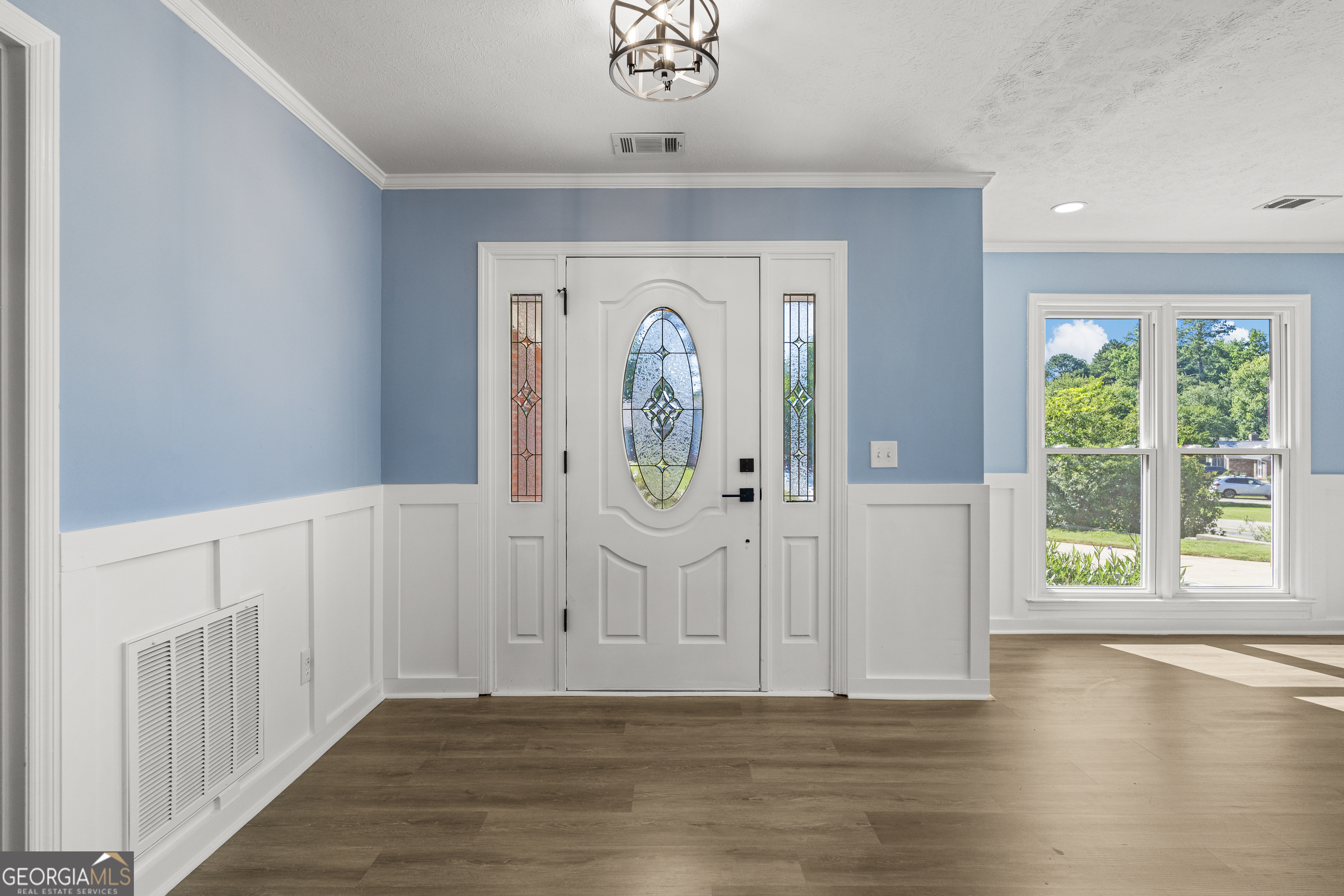 6020 Whitehaven Drive Property Photo 3