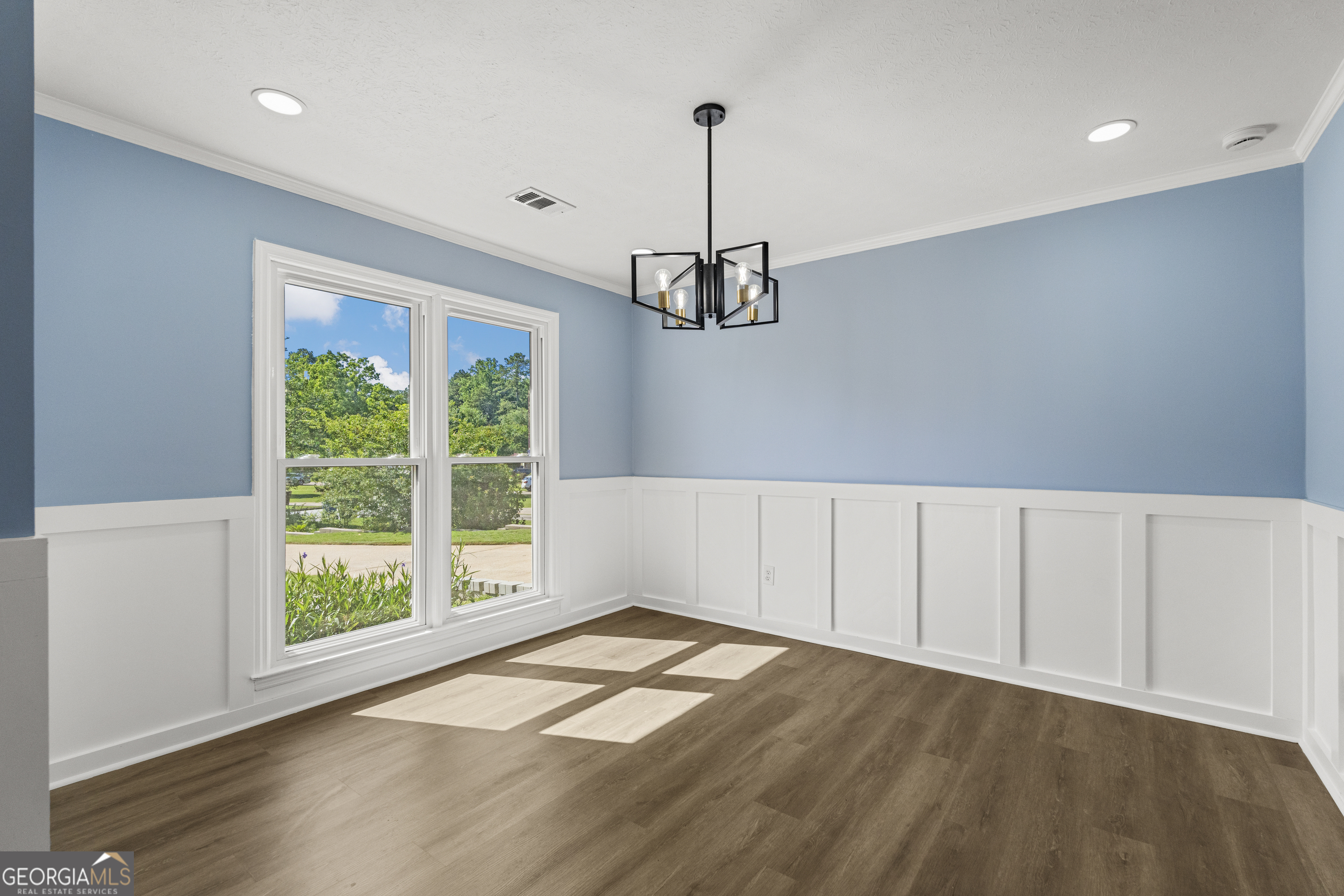 6020 Whitehaven Drive Property Photo 4