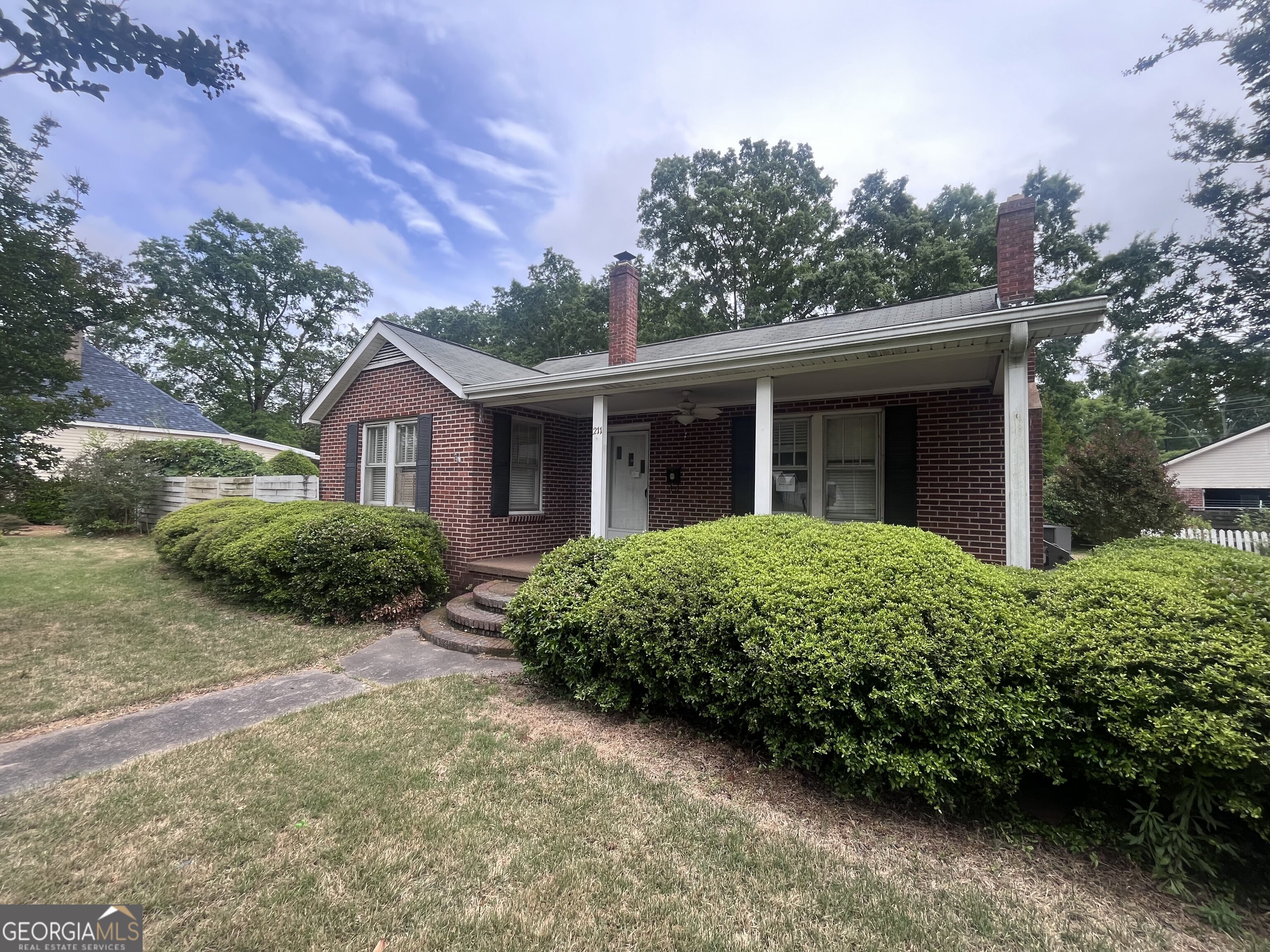 211 Gordon Street Property Photo 1