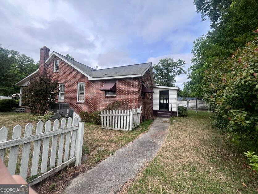 211 Gordon Street Property Photo 3