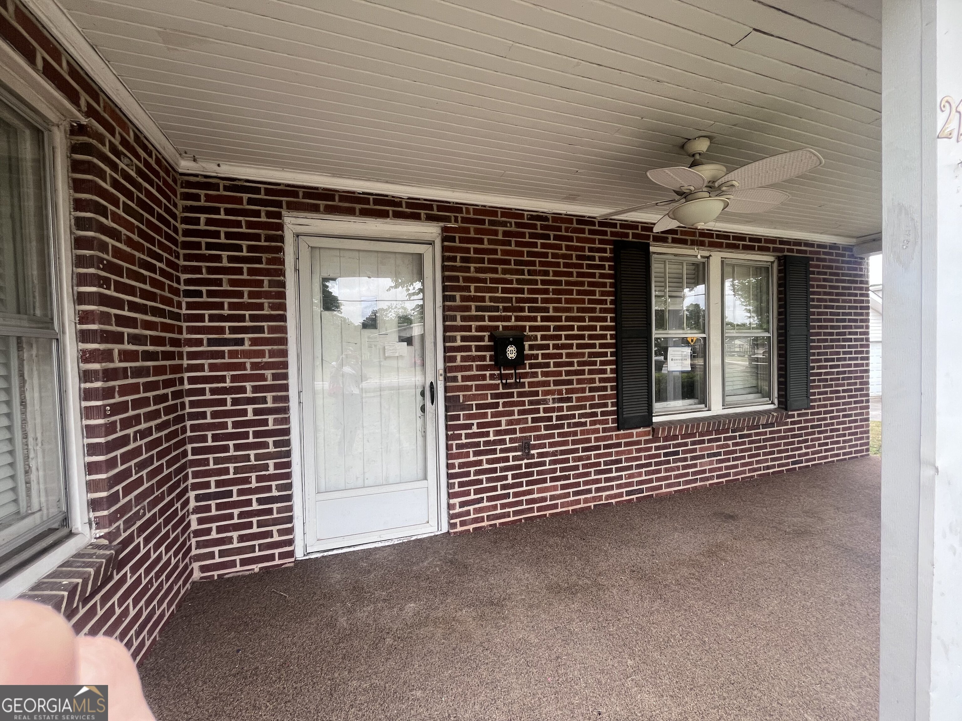 211 Gordon Street Property Photo 4