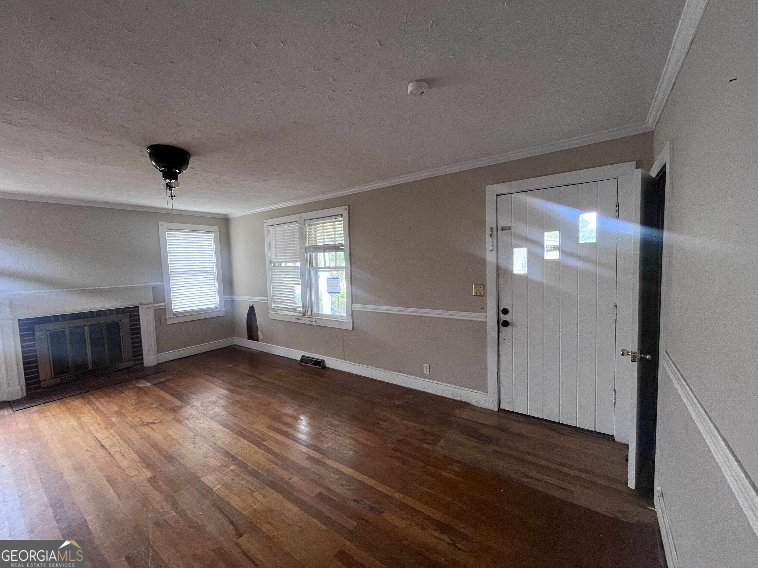 211 Gordon Street Property Photo 6