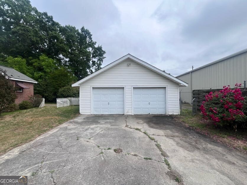 211 Gordon Street Property Photo 19