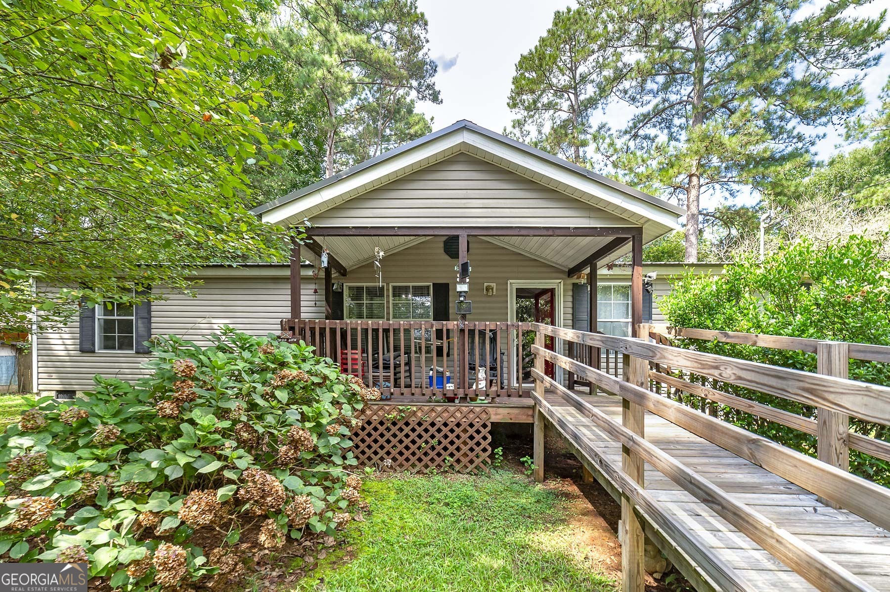 450 Lakeshore Drive Property Photo 3